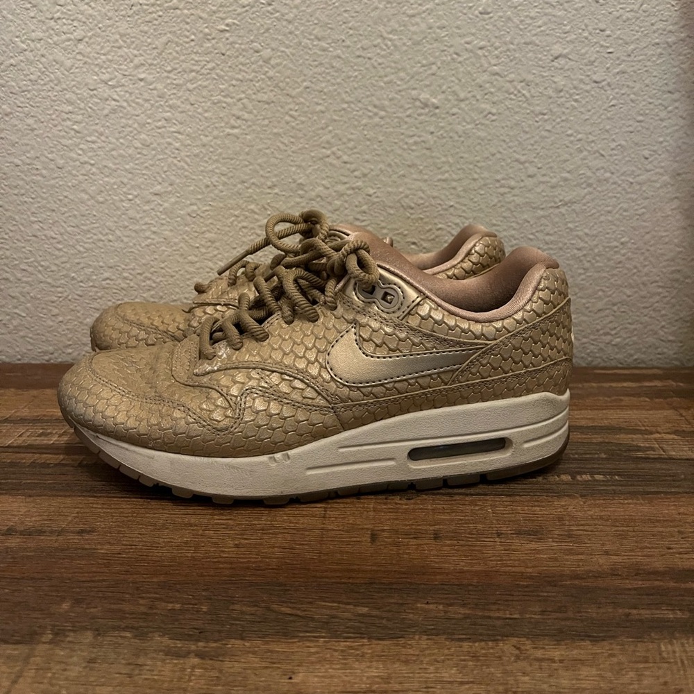 Nike Air Gold